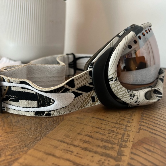 Oakley Goggles - Picture 3 of 7